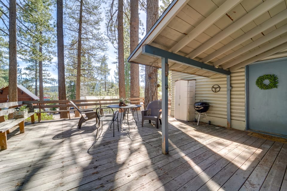 Great for Families! Woodsy Truckee Haven w/ Deck House in Truckee
