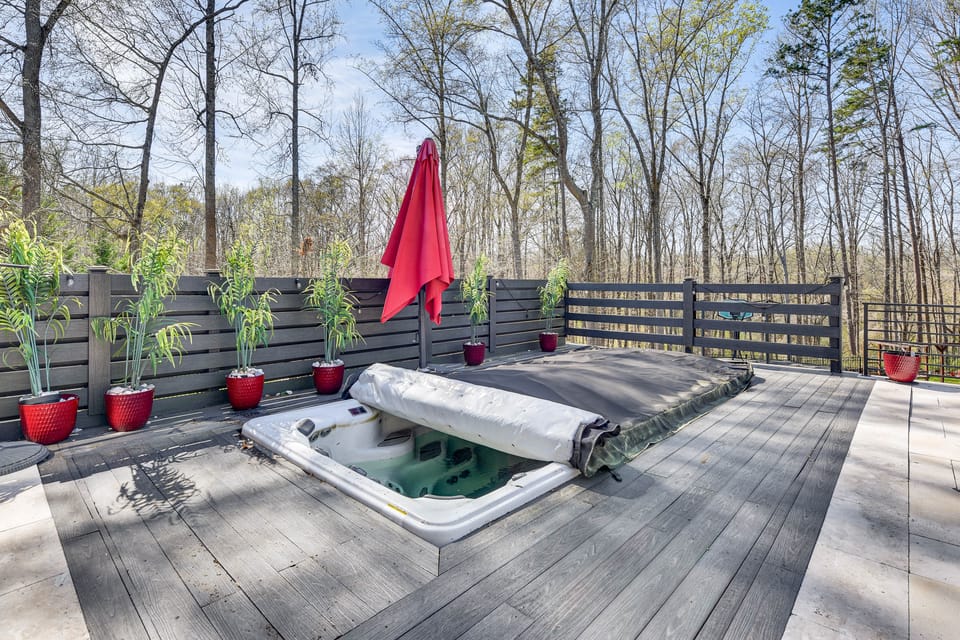 Luxe Extended Stay w/ Swim Spa in Indian Land! House in Pineville