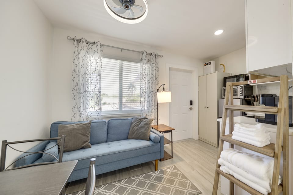 Dog-Friendly Unit w/ Pool Access in Pompano Beach! Apartment in Pompano Beach