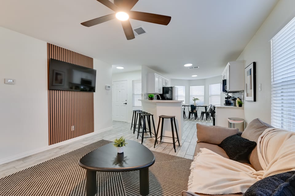 < 1 Mi to Historic McKinney: Modern Duplex w/ Yard House in McKinney
