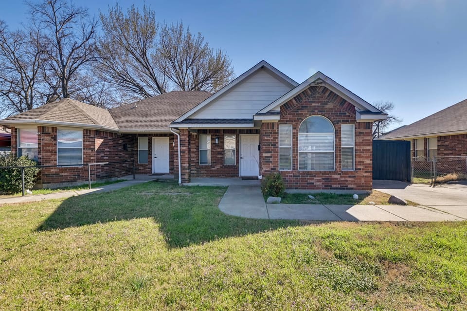 Walk to McKinney Square! Couple’s Retreat w/ Yard Apartment in McKinney