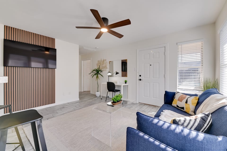 Walk to McKinney Square! Couple’s Retreat w/ Yard Apartment in McKinney