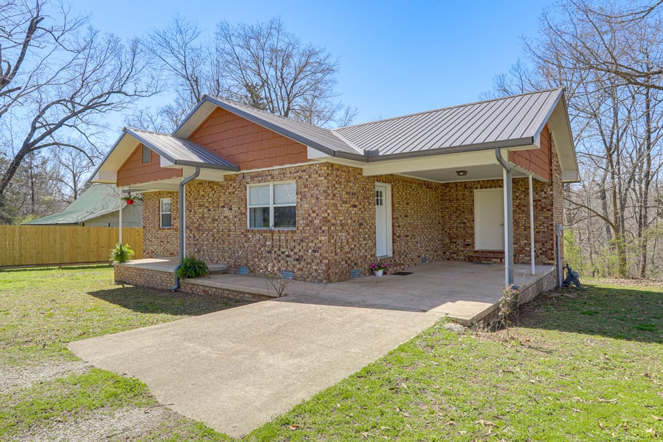 Walk to Ozark Folk Center SP! Mtn Adventure Base House in Mountain View
