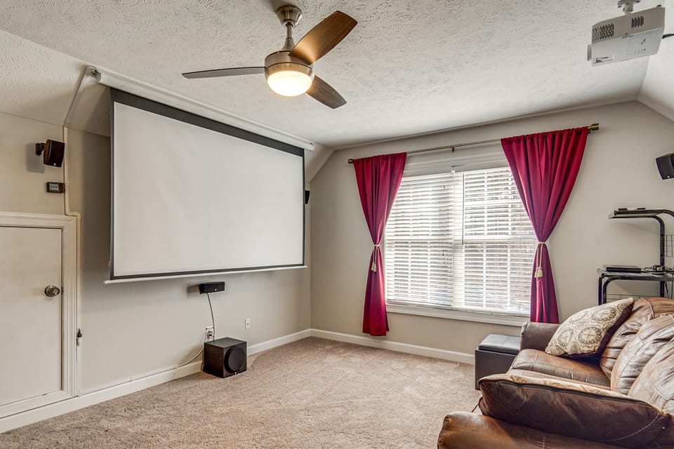Pedal Pontoon & Movie Room! Lakefront Family Home House in North Carolina