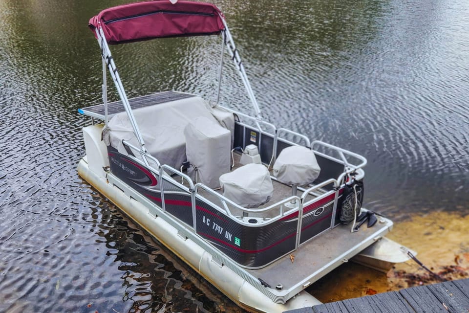 Pedal Pontoon & Movie Room! Lakefront Family Home House in North Carolina