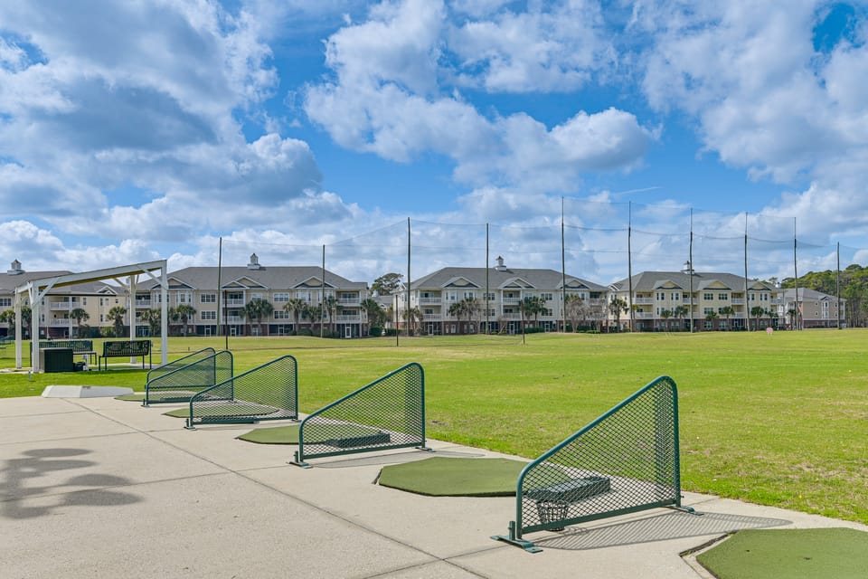 1 Mi to Beach! Sleek Golf & Pool Retreat Apartment in Garden City