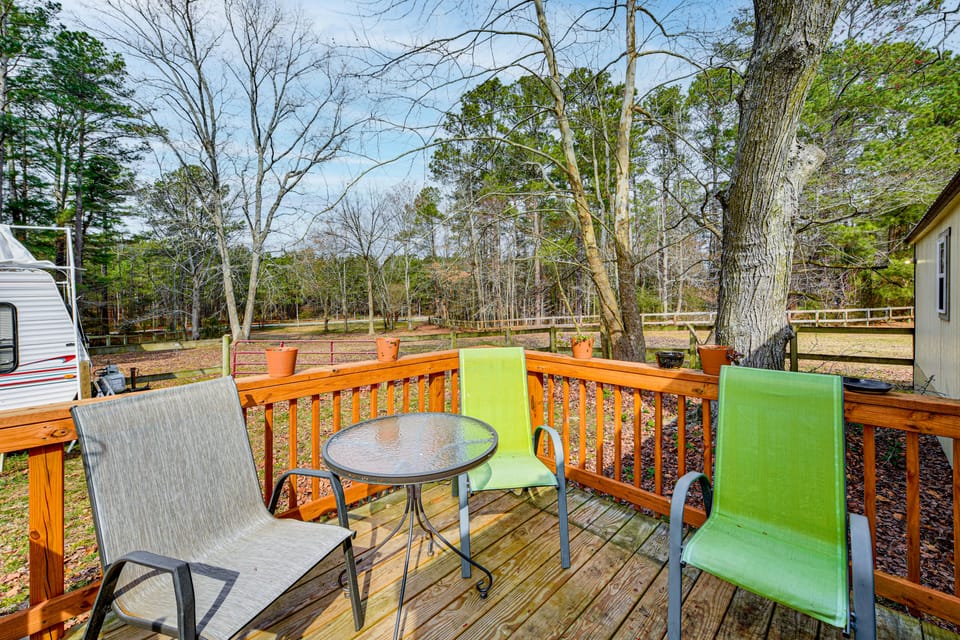 Gateway to Golf Capital! Carthage Escape w/ Pool House in North Carolina