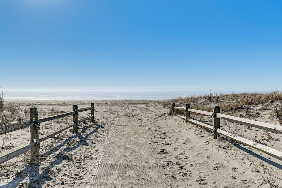 2 Blocks to Beach & Boardwalk: Ocean City Condo Apartment in Ocean City