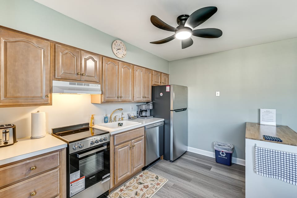 2 Blocks to Beach & Boardwalk: Ocean City Condo Apartment in Ocean City