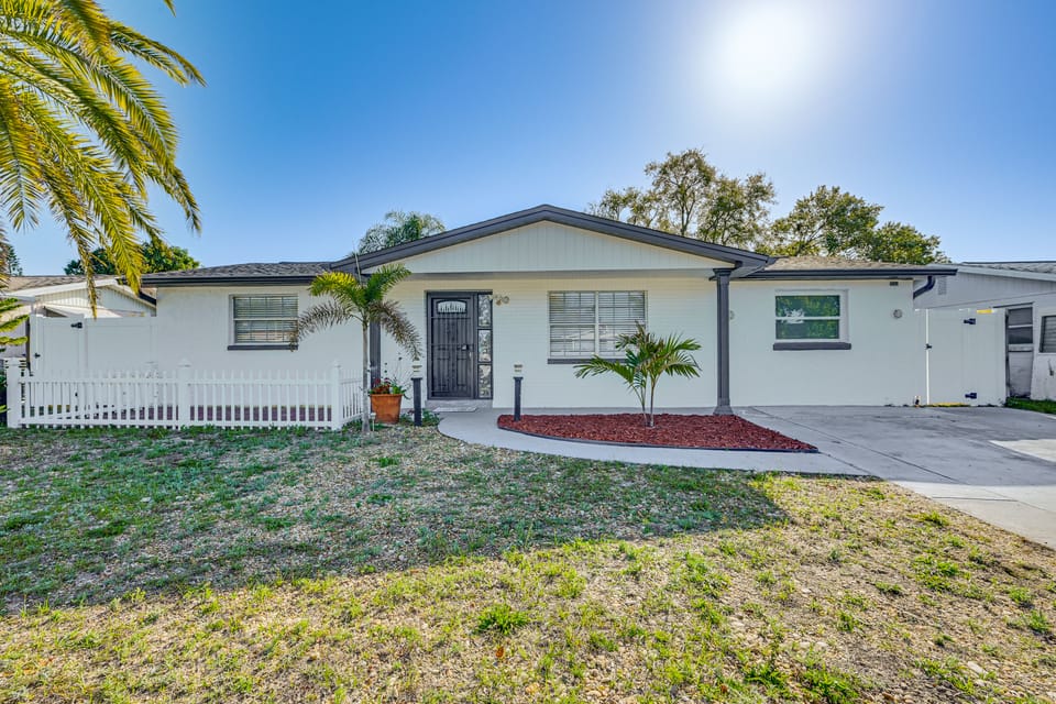 1 Mi to Midtown & Stadium! Couple's Haven in Tampa Apartment in Tampa
