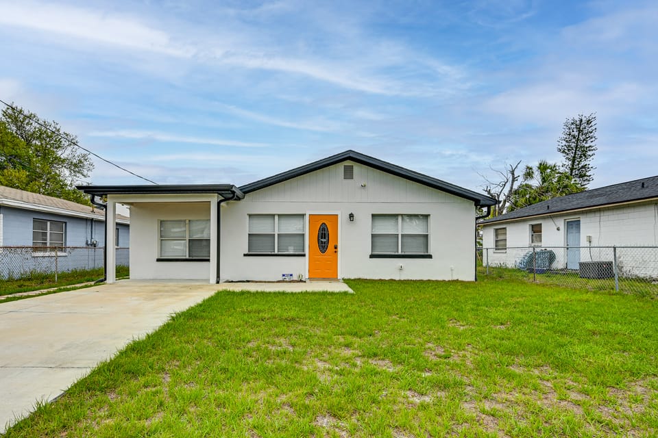 1 Mi to Midtown & Stadium! Couple's Haven in Tampa Apartment in Tampa