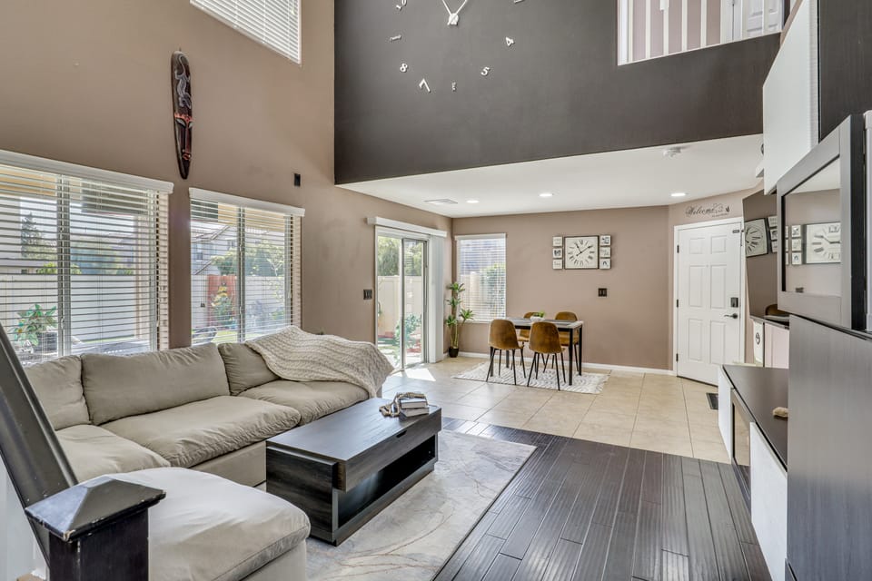 Big Yard & Patio! Modern Home Near Vegas Strip House in Spring Valley