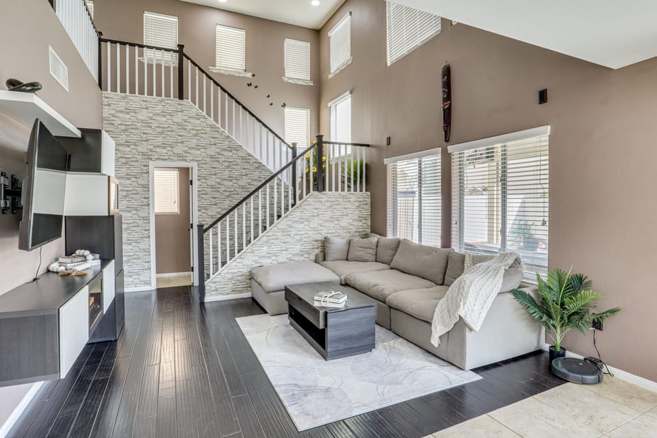 Big Yard & Patio! Modern Home Near Vegas Strip House in Spring Valley