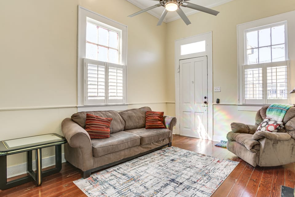 Walk to River & NOLA Ferry: Algiers Point Home House in Ninth Ward