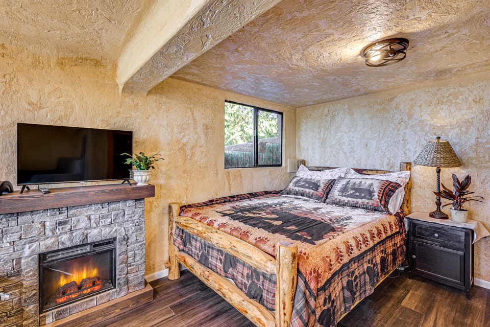 Walk to Beach! Scenic 'Wine Studio' in Gig Harbor Apartment in Hood Canal