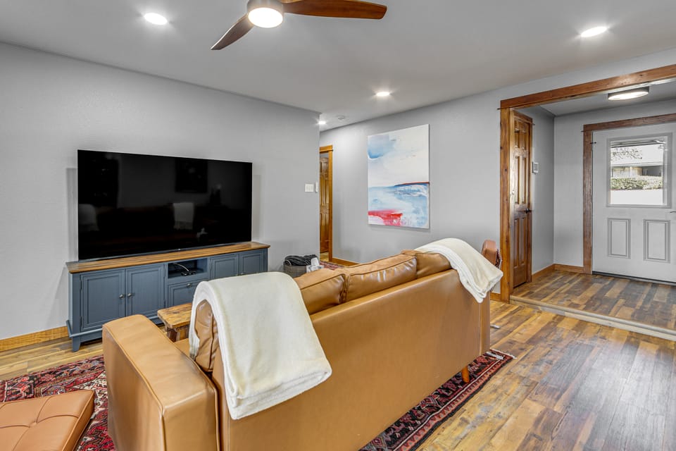 Gorgeous Lakefront Home w/ Chef's Outdoor Kitchen House in Gun Barrel City