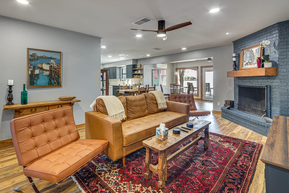 Gorgeous Lakefront Home w/ Chef's Outdoor Kitchen House in Gun Barrel City