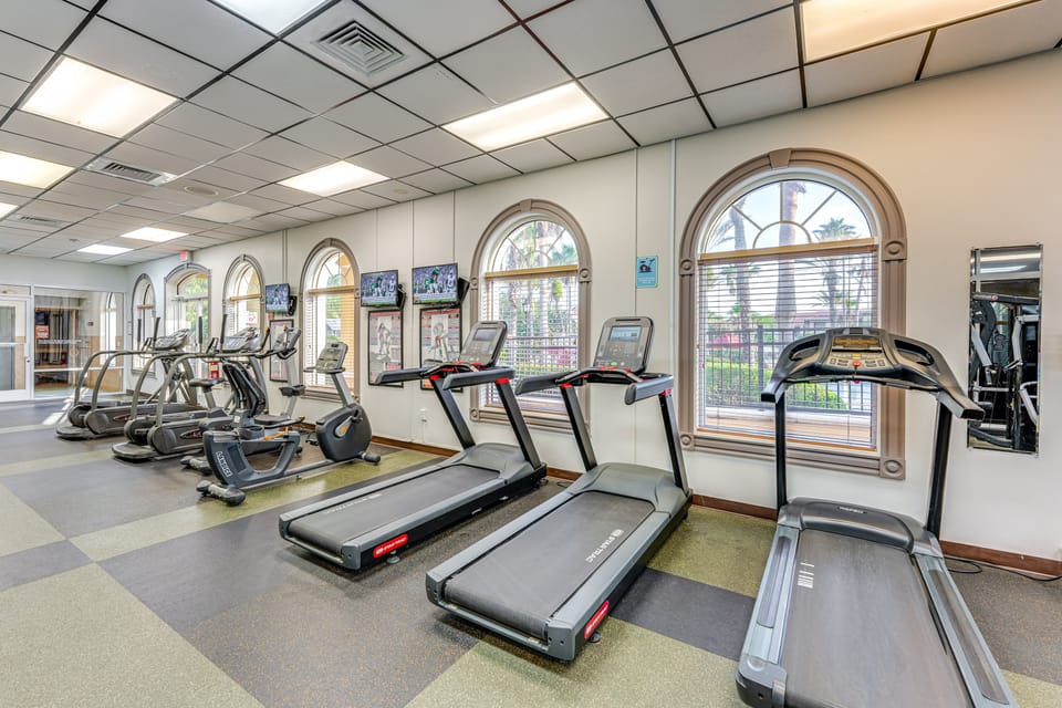 Disney Magic & Resort Fun! Family Gem in Davenport Apartment in Four Corners