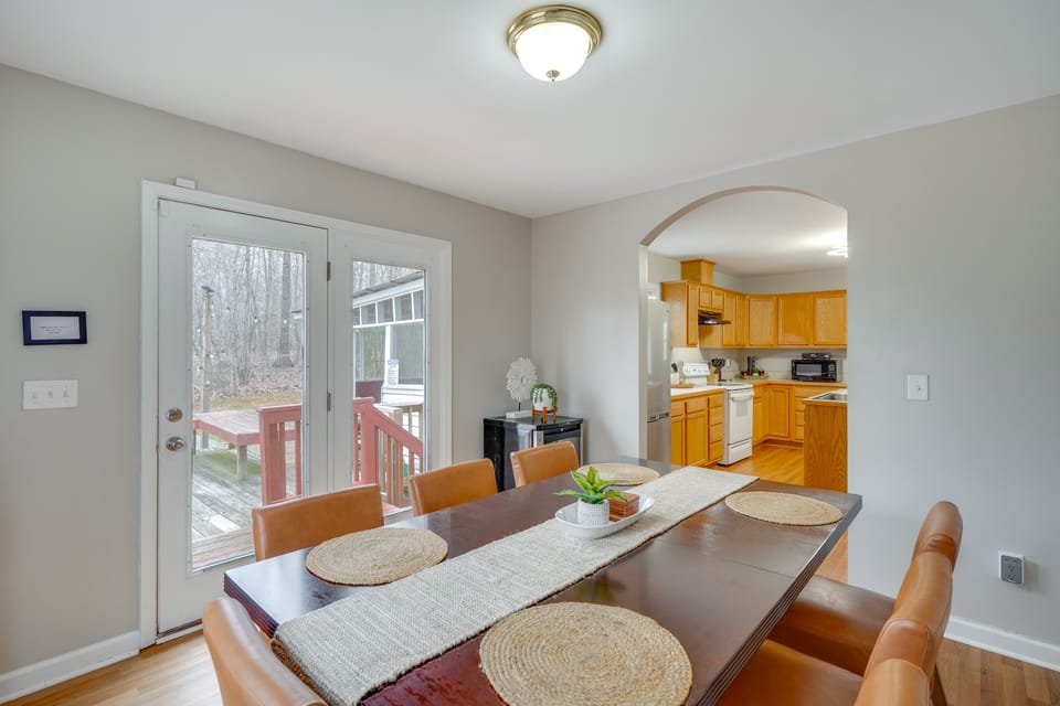 Family-Ready Efland Home w/ Hot Tub + Deck House in North Carolina