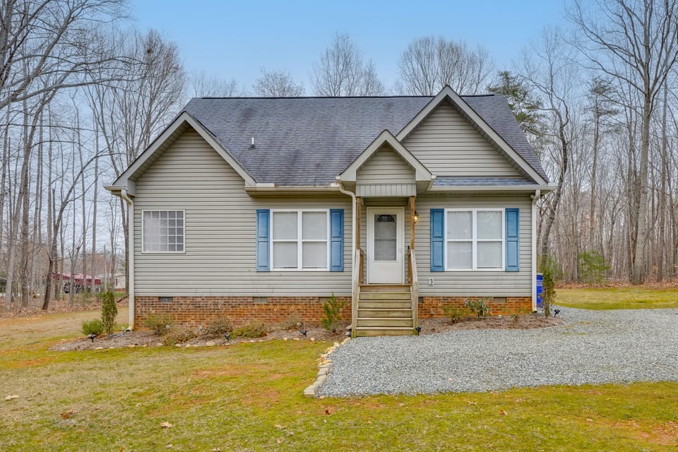 Family-Ready Efland Home w/ Hot Tub + Deck House in North Carolina