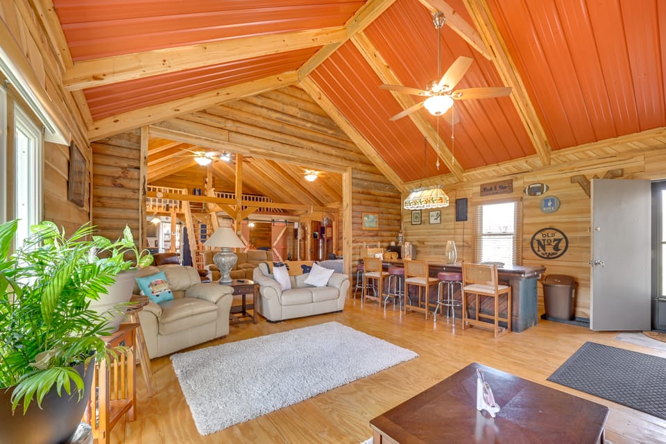 Private Hot Tub! Country Retreat in West Virginia House in Ohio