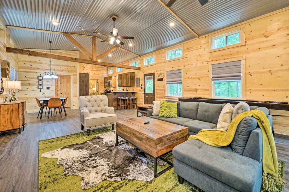 Swim, Hike & Unwind: Dual-Cabin Gem in Broken Bow! House in Broken Bow