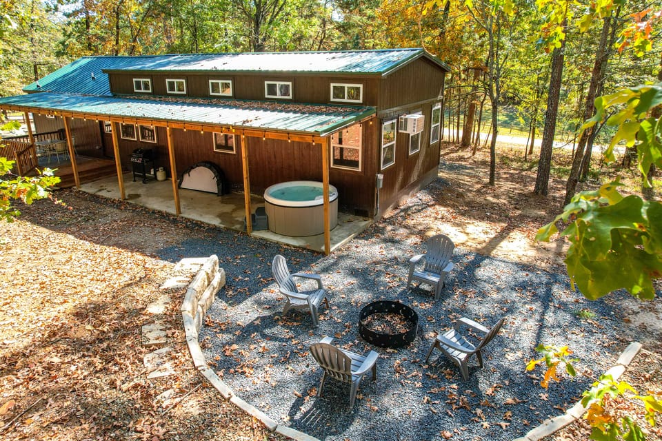 Swim, Hike & Unwind: Dual-Cabin Gem in Broken Bow! House in Broken Bow