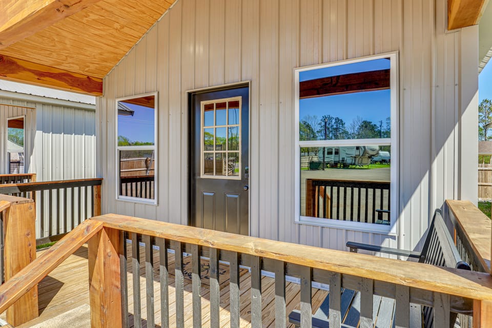 Fish, Boat & Explore! Tiny Cabin Near Sabine River House in Toledo Bend Reservoir