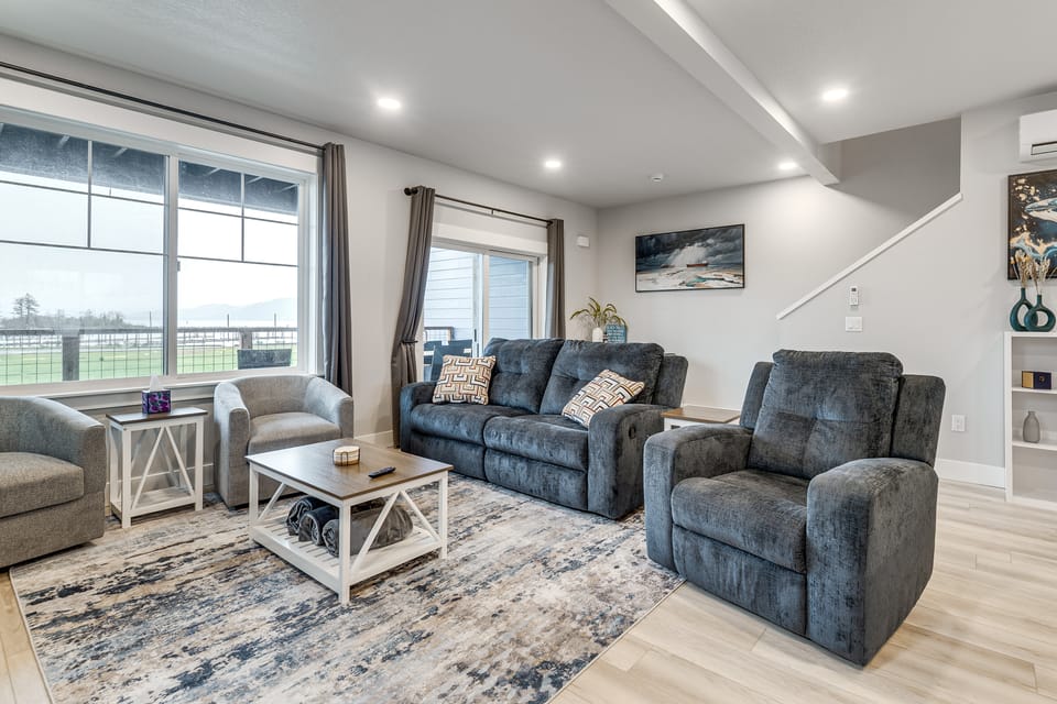 Walk to Marina! River-View Retreat in Hammond Apartment in Hammond