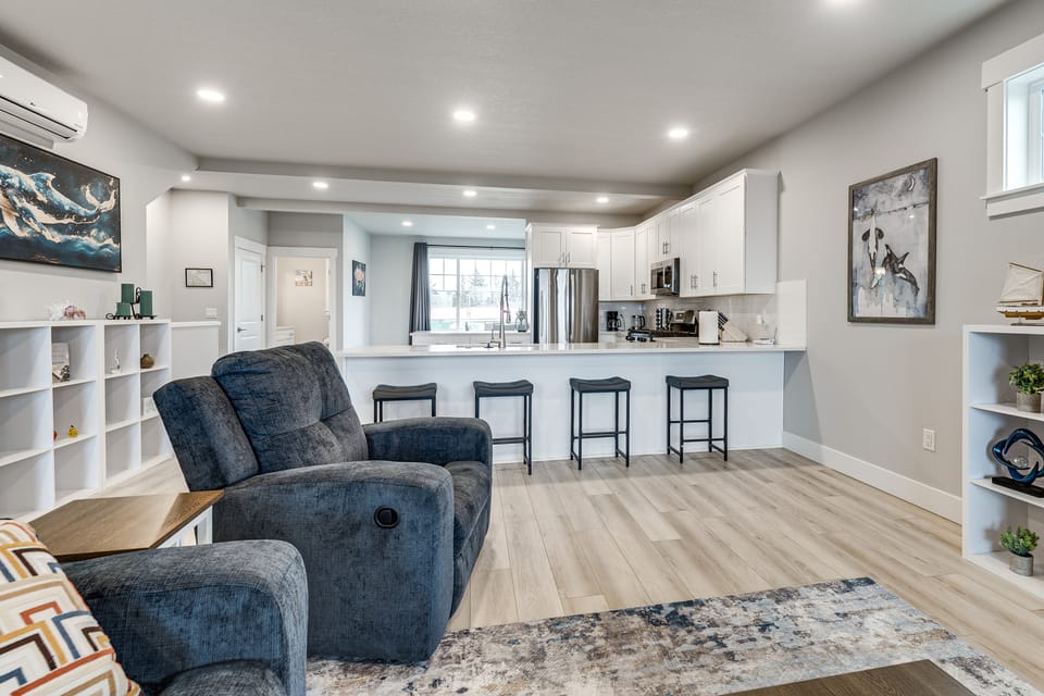 Walk to Marina! River-View Retreat in Hammond Apartment in Hammond