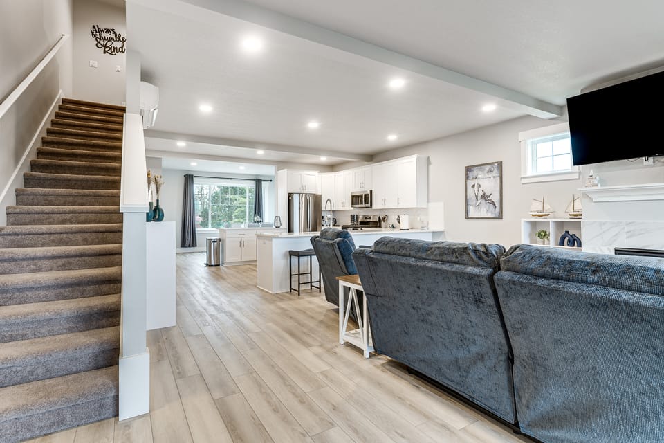 Walk to Marina! River-View Retreat in Hammond Apartment in Hammond