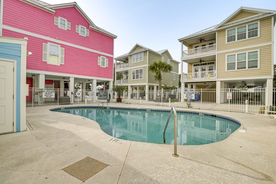 1 Block to Shore: Myrtle Beach Home w/ Pool Access House in Myrtle Beach