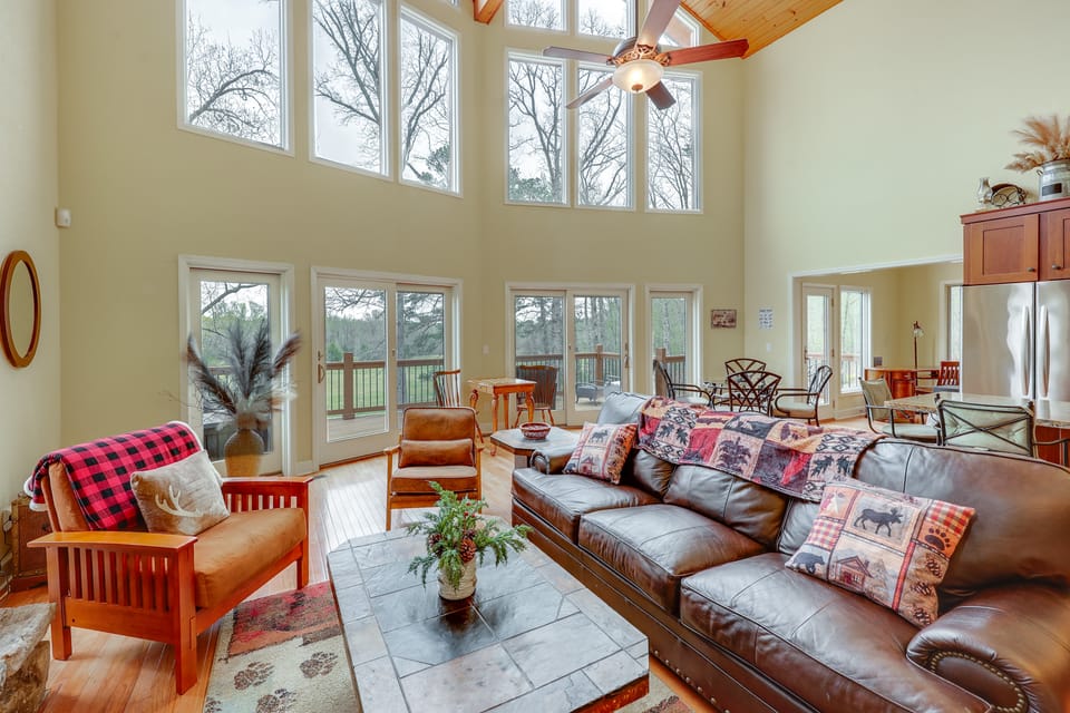 On 80 Acres! Rural 'Sunset Lodge' in Hot Springs House in Arkansas
