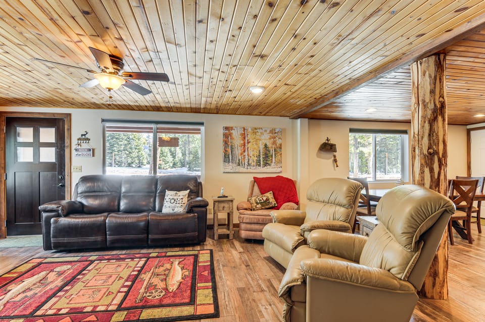 Nature Lover’s Retreat! Family Duck Creek Cabin House in Utah