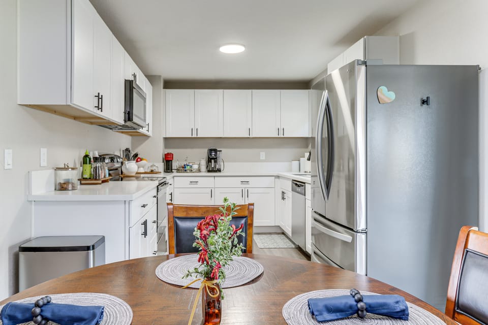 2 Mi to Reno Convention Center: Modern Home + Yard House in Reno