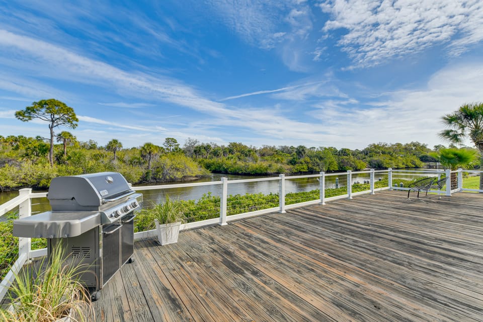Island Vibes! Canal-Front Home in Port Charlotte House in North Port