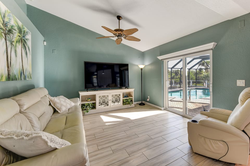 Island Vibes! Canal-Front Home in Port Charlotte House in North Port