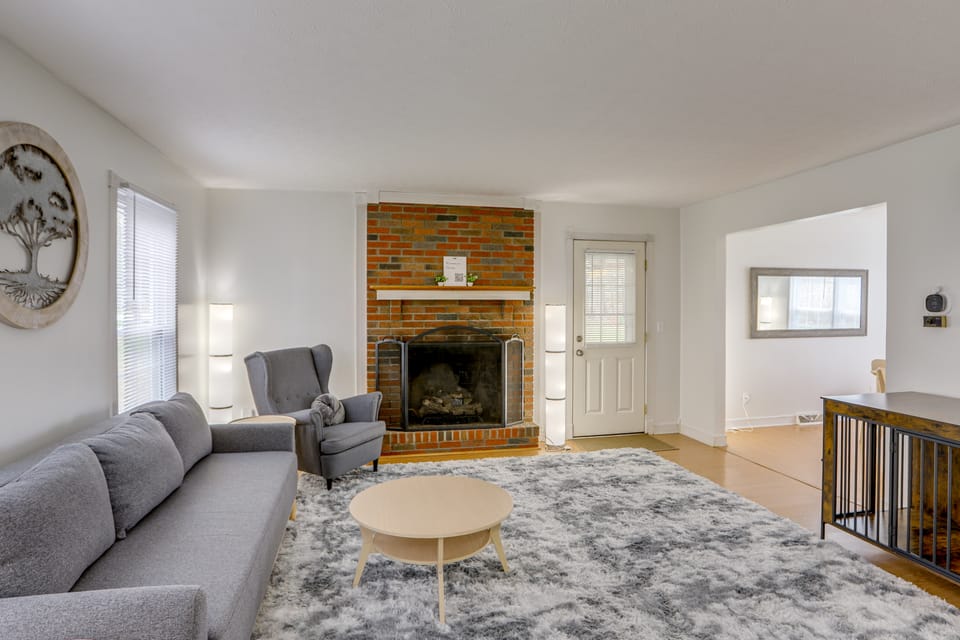 Sandusky Adventure Hub: Patios, Grill + Yard! House in Lake Erie