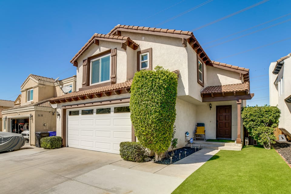 Explore SoCal: Family-Friendly Home in Fontana! House in Fontana