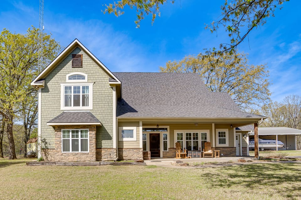 Fin & Fawn Lodge' 1 Mi to Lake Fork w/ Pool! House in Texas