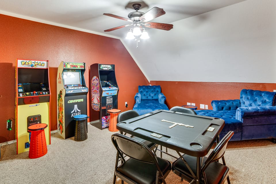Fin & Fawn Lodge' 1 Mi to Lake Fork w/ Pool! House in Texas