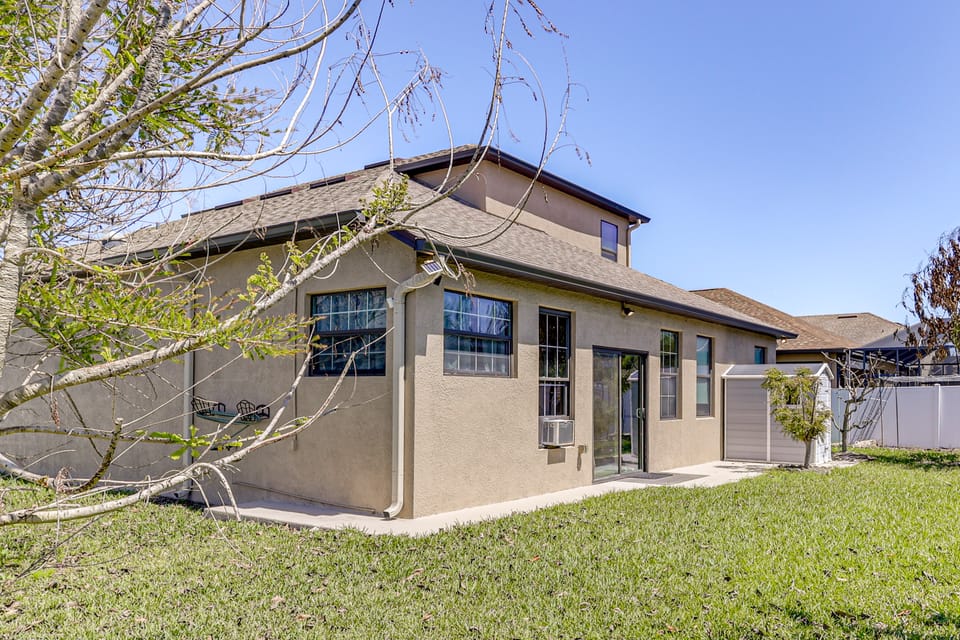 Extended Stay in Tampa Area! Spacious Home w/ Yard House in Tampa