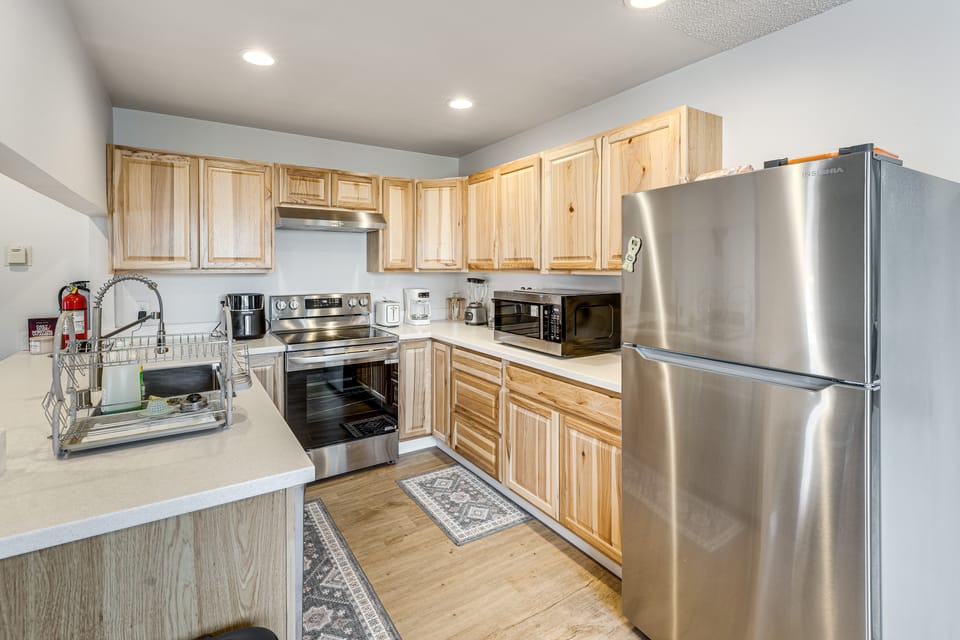 3 Mi to Dtwn: Group Retreat in Anchorage! House in Spenard