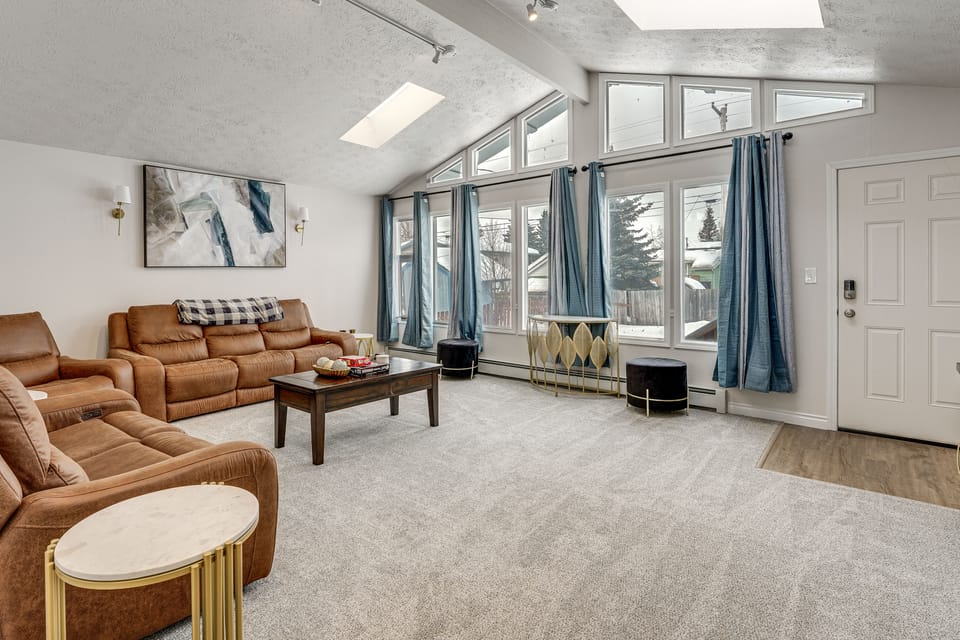 3 Mi to Dtwn: Group Retreat in Anchorage! House in Spenard