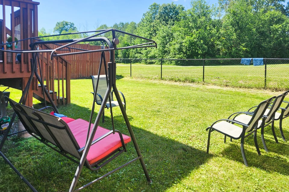 Short Drive to The Falls! Vibrant Apartment Apartment in Niagara Falls