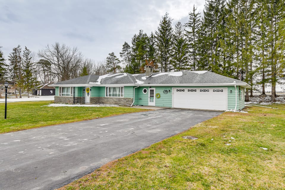 Rural Byron Retreat w/ Scenic Surroundings + Yard! House in New York