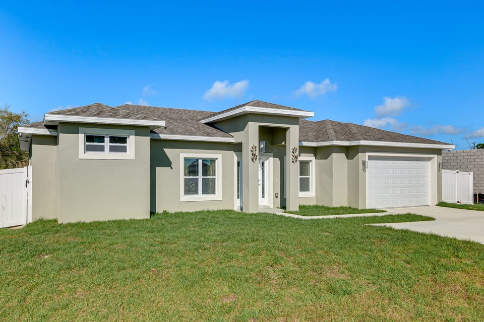 Unwind in Kissimmee! Rural Retreat for Families House in Poinciana