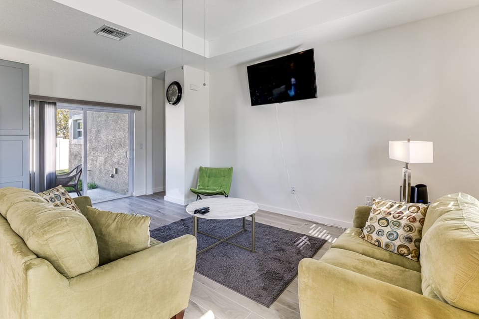 Unwind in Kissimmee! Rural Retreat for Families House in Poinciana