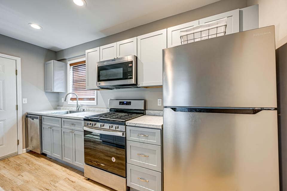 Walkable Stay Near Hudson River, Dining & Shopping Apartment in Hudson