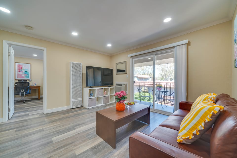 1 Block to Dtwn Pleasanton: Condo w/ Pool Access Apartment in Pleasanton